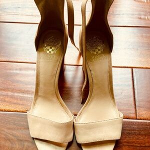 Vince Camuto Women's Beige Leather Ankle Strap Chunky Heeled Sandals in Size 9